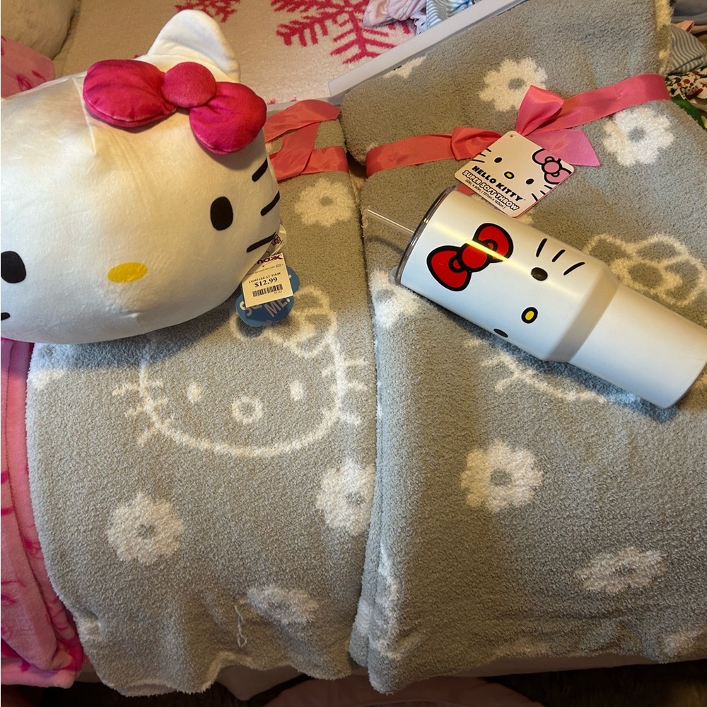 Grey hello kitty blanket
